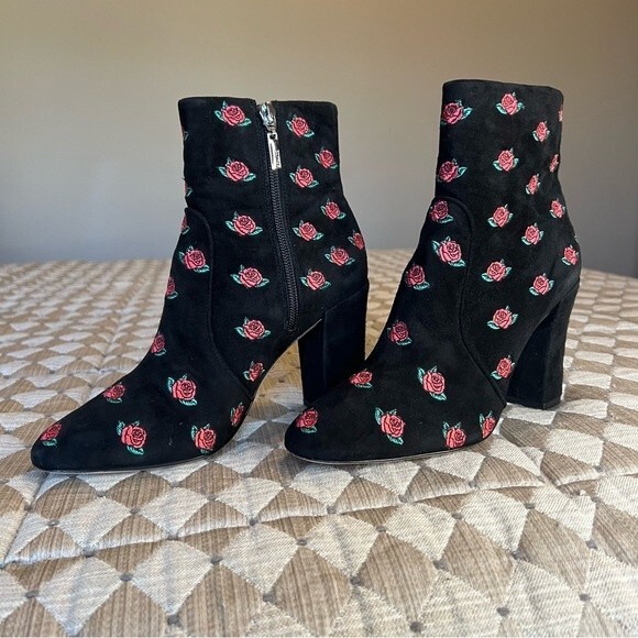 Schutz Black Suede Ankle Boots Booties w/ Embroidered Red Roses & Zip Women’s 6 - Picture 15 of 15